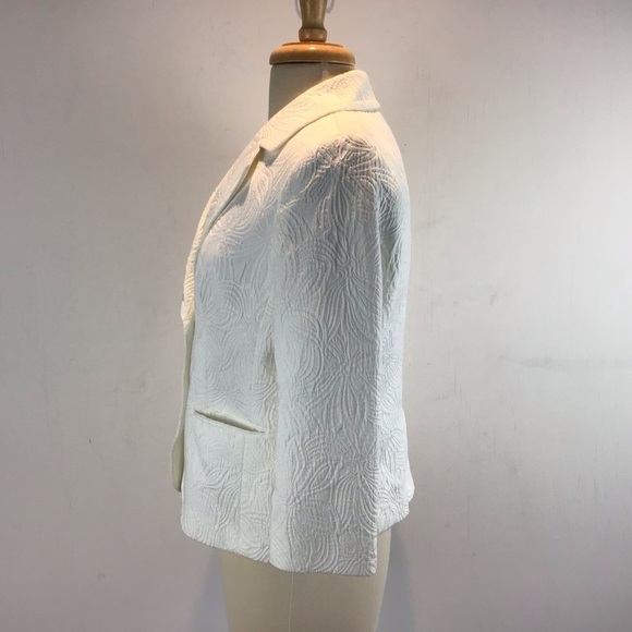 Talbots petites white matelasse 3/4 sleeve, fully lined 2 button blazer sz 10-12 - Picture 5 of 12